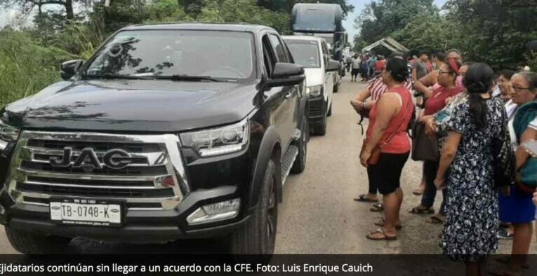 Ejidatarios continúan por segundo día con el bloqueo vial en Kantunilkín (Quintana Roo)