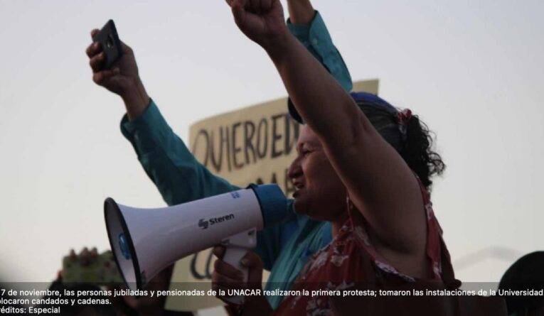 “Hace tres quincenas que no me pagan”: protestan jubilados de universidad; estudiantes se unen (Campeche)