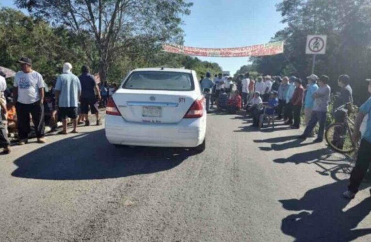 Nuevamente amanece bloqueada la carretera a Mérida vía corta: Incumplimiento de la SICT obliga a ejidatarios de Tihosuco a protestar e instalar caseta de peaje con cobro de 50 pesos por automóvil  (Quintana Roo)