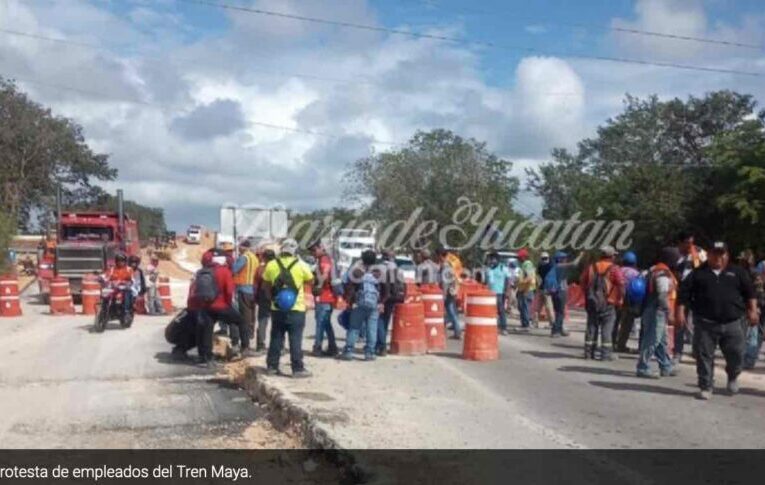 Trabajadores del Tren Maya bloquean la carretera: no les pagan completo (Yucatán)