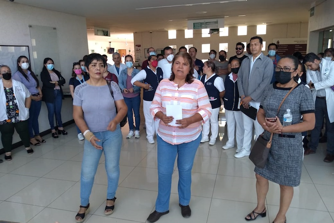 Siguen las quejas en Salud, los trabajadores protestan (Colima)