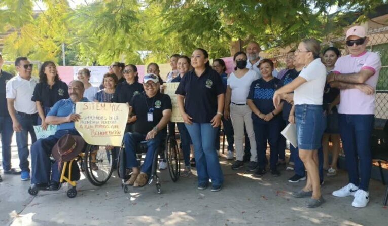 Docentes y administrativos de bachillerato exigen mejores condiciones laborales (Yucatán)
