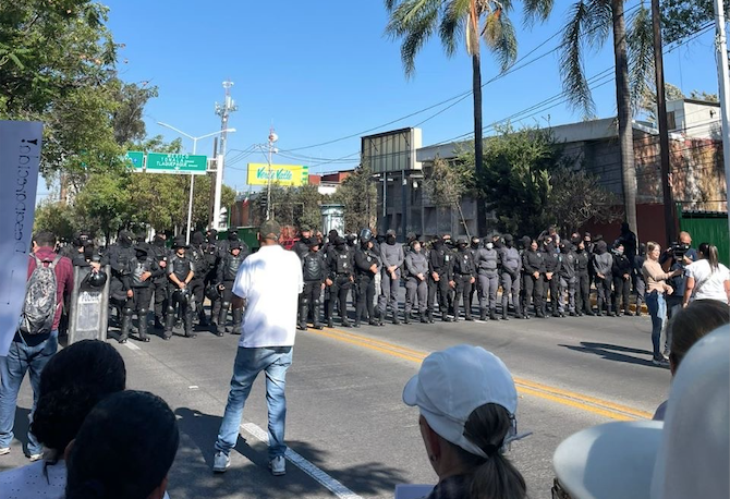 Policías de Jalisco reprimen a familiares que exigían la búsqueda Analí