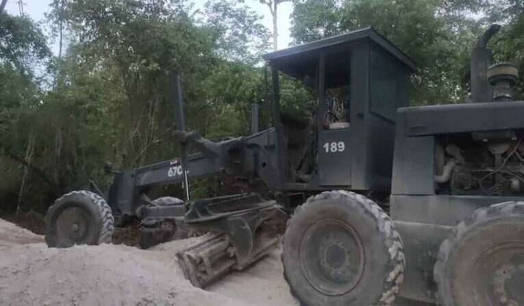 Destruyen con maquinaria del Ejército para abrir camino a Chichén Viejo (Yucatán)