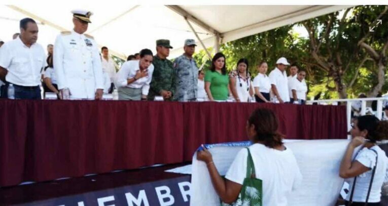 Madres Buscadores de Cancún irrumpen Desfile Cívico-Militar; reclaman justicia a autoridades (Quintana Roo)
