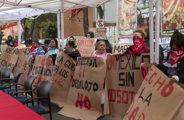 México: Otomís frenan violento desalojo de la Casa de los Pueblos Samir Flores (CDMX)