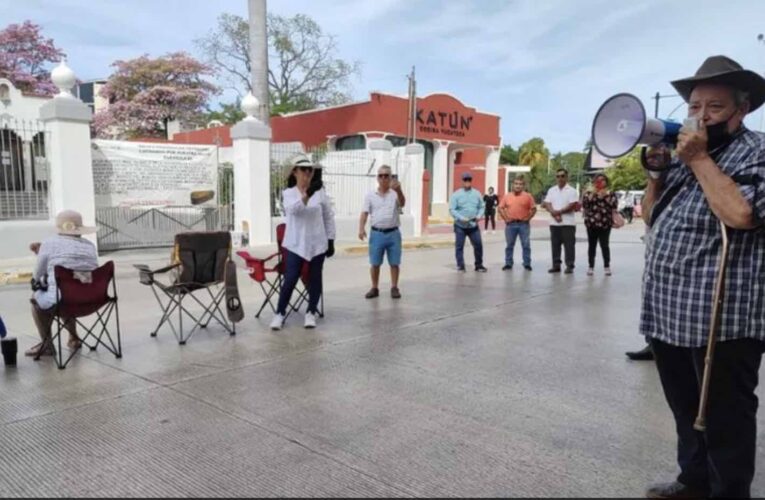Jubilados de Pemex protestan y exigen atención médica de calidad (Yucatán)
