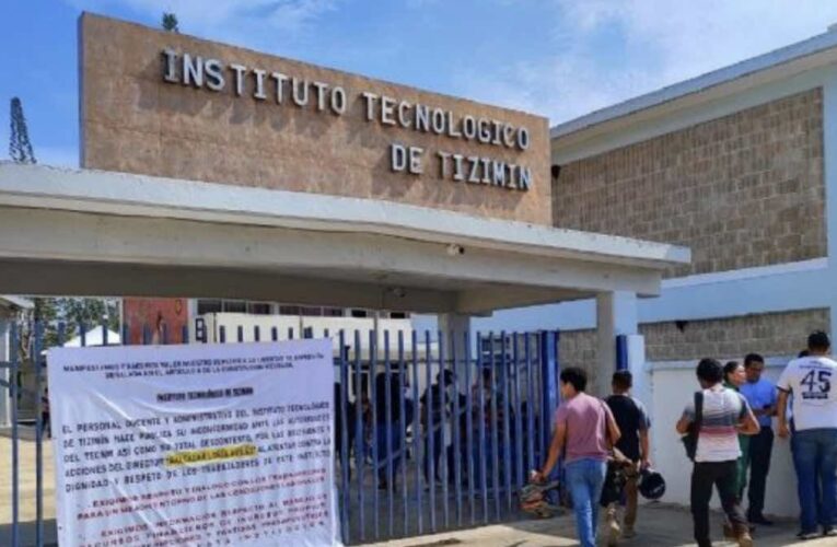 Maestros del Tecnológico de Tizimín protestan contra el Director por imponer nuevos empleados (Yucatán)