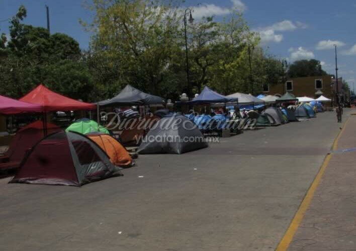 Huelga magisterial en Valladolid: instalan plantón y suspenden clases de forma indefinida (Yucatán)