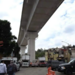 Vecinos de El Capulín denuncian un año sin soluciones por daños del Tren Interurbano México-Toluca