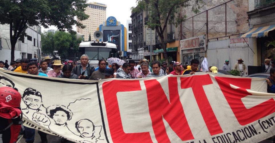 Desquician maestros de la CNTE avenidas en la ciudad de Puebla