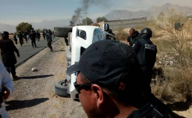 37 detenidos y 20 heridos deja enfrentamiento entre policías y manifestantes en Durango