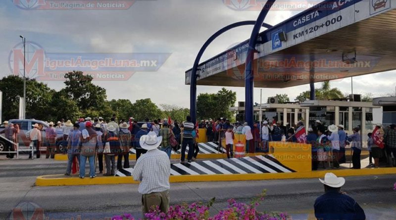 Ejidatarios toman caseta de cobro de la autopista Tepic-Mazatlán