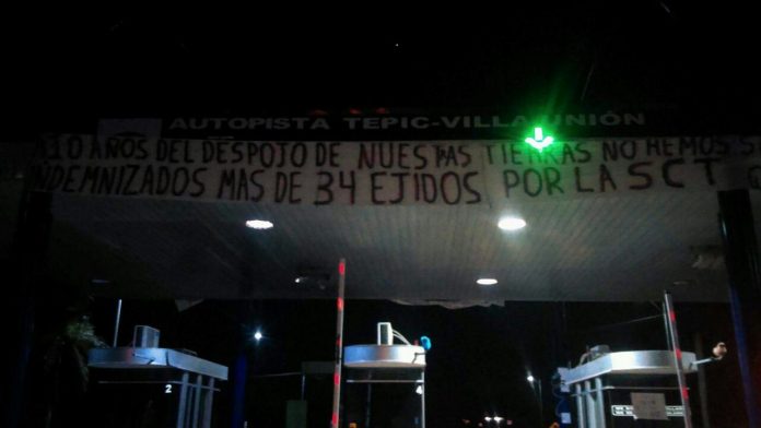 Caseta de Acaponeta cumple 10 días tomada por campesinos afectados; no se cobra a vehículos (Nayarit)