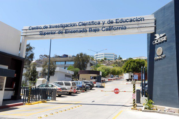 Emplazan a huelga en Colef y Cicese (Baja California)