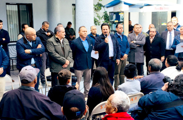 Afectados de Lomas del Rubí amenazaron con invadir Grupo Melo para así ser atendidos por “El Patas”, tres meses después de colapso (Baja California)