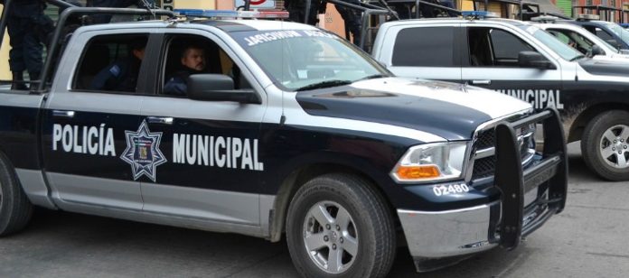 En vídeo, policías agreden a camarógrafo (Durango)