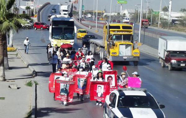 Fiscalía de Coahuila ofende a familiares de desaparecidos al enviarles coronas fúnebres