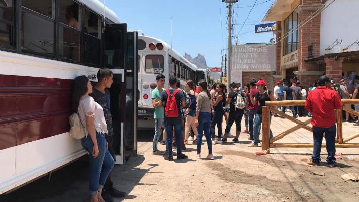 Manifestantes “paralizan” San Carlos; exigen presentación de jóvenes desaparecidos (Sonora)