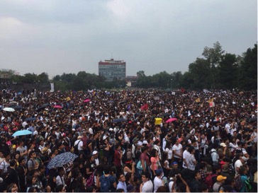 Se movilizan miles en solidaridad con los estudiantes del CCH Azcapotzalco y contra la violencia generalizada dentro de la UNAM