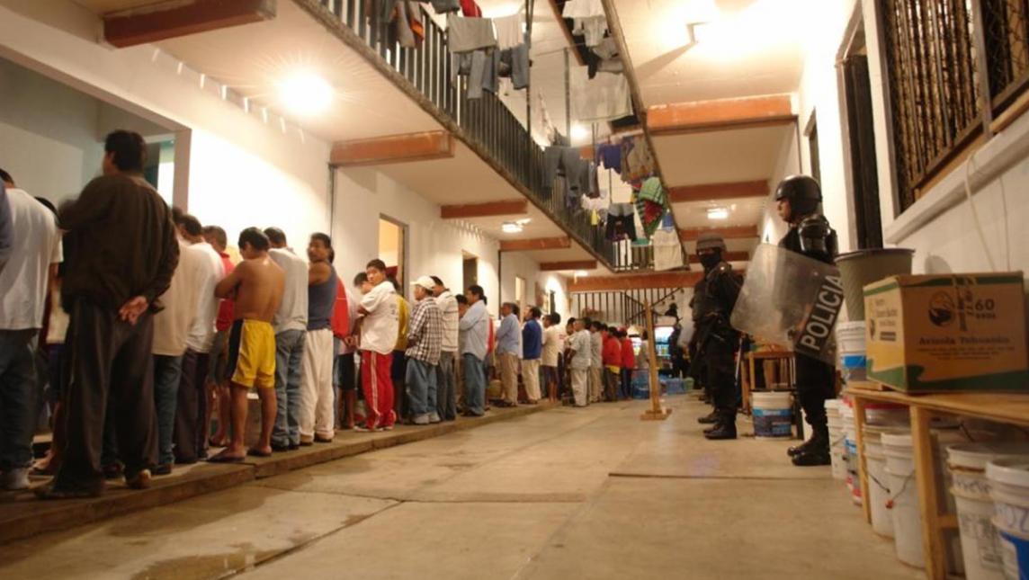 Sobrepoblación y hacinamiento en el penal de Ixcotel, Oaxaca