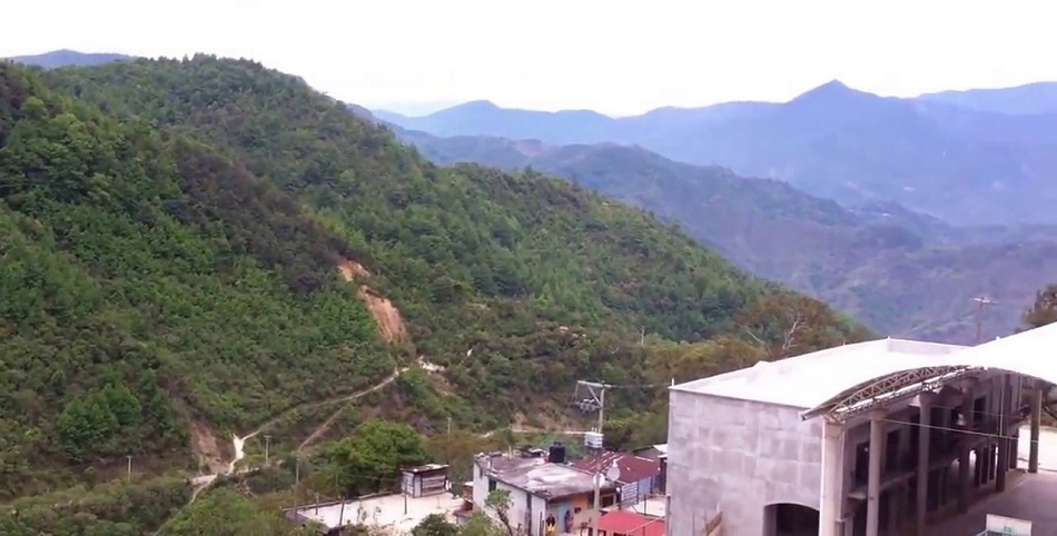 Desplazados mixes exigen a Murat el retorno a su comunidad donde huyeron hace 20 meses por un conflicto agrario (Oaxaca)