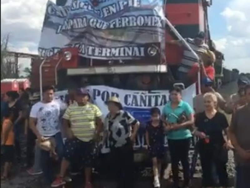 Bloquean el tren habitantes de Cañitas (Zacatecas)