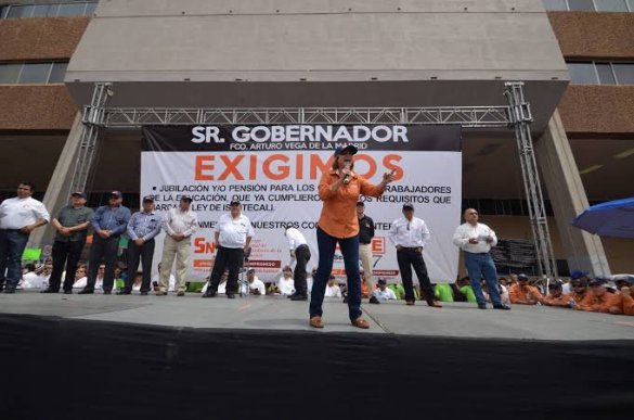 Protestarán maestros jubilados por incumplimiento de pago del gobierno de BC; les deben 300 mdp