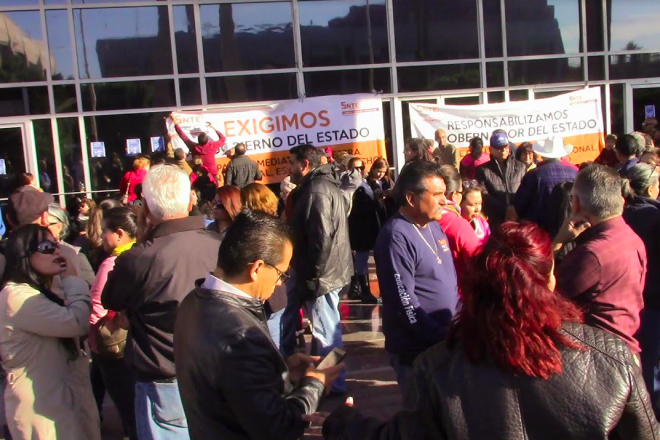 Toman maestros jubilados Recaudación de Rentas y Oficinas Centrales del Estado (Baja California)