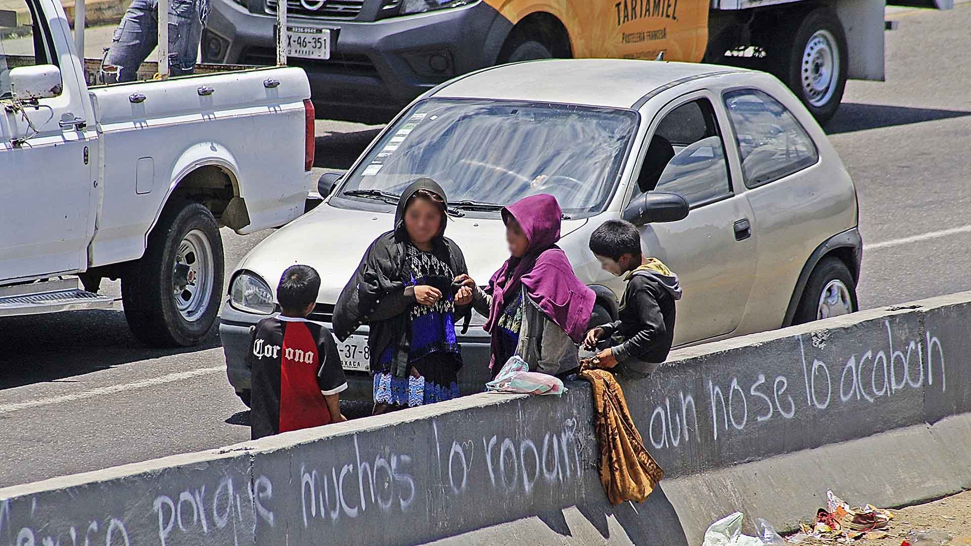 Rescatan a 61 niños en domicilio de Atzompa, Oaxaca