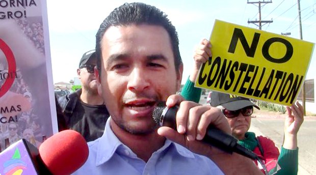 EU retira visa a León Fierro al cruzar la frontera, el activista responsabiliza a Rueda (Baja California)