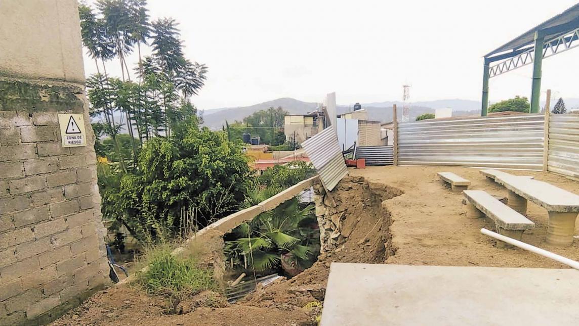 Sigue el riesgo en escuela “Paul Percy” (Oaxaca)