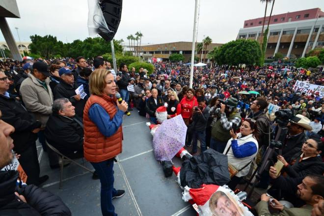 “¡Kiko, ya paga o renuncia!”, reclaman maestros al gobernador (Baja California)