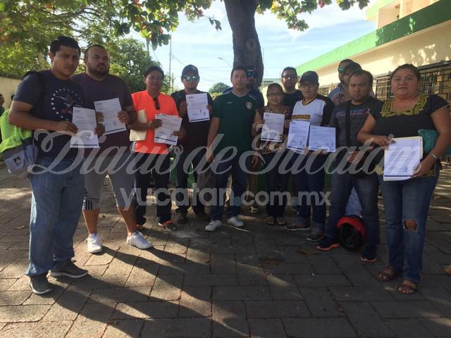 Protestan maestros frente a la SEP, no les han pagado desde agosto (Yucatán)