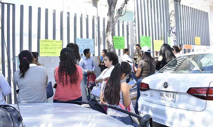 En Chilpancingo, toman trabajadores de estancias infantiles la delegación de Sedesol (Guerrero)