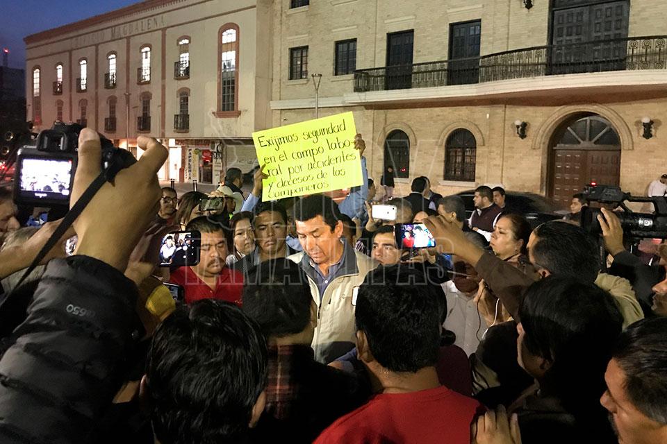 Protestan empleados de la JAD frente a alcaldía de Matamoros (Tamaulipas)