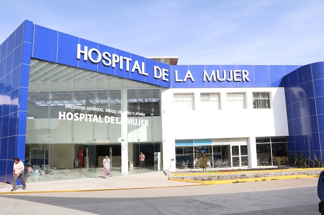 Protestan en hospitales de Puebla por falta de pagos e insumos