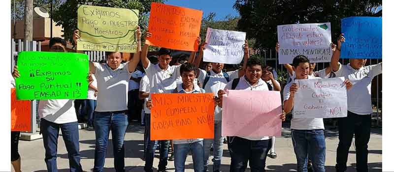 Paran labores maestros de Emsad (Colima)