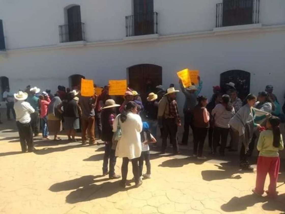 Con toma de instalaciones de alcaldía, exigen servicio de pozo de agua potable (Hidalgo)