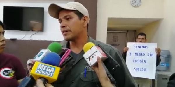 Empleados de CESAVENAY se manifiestan: no les han pagado en tres meses (Nayarit)