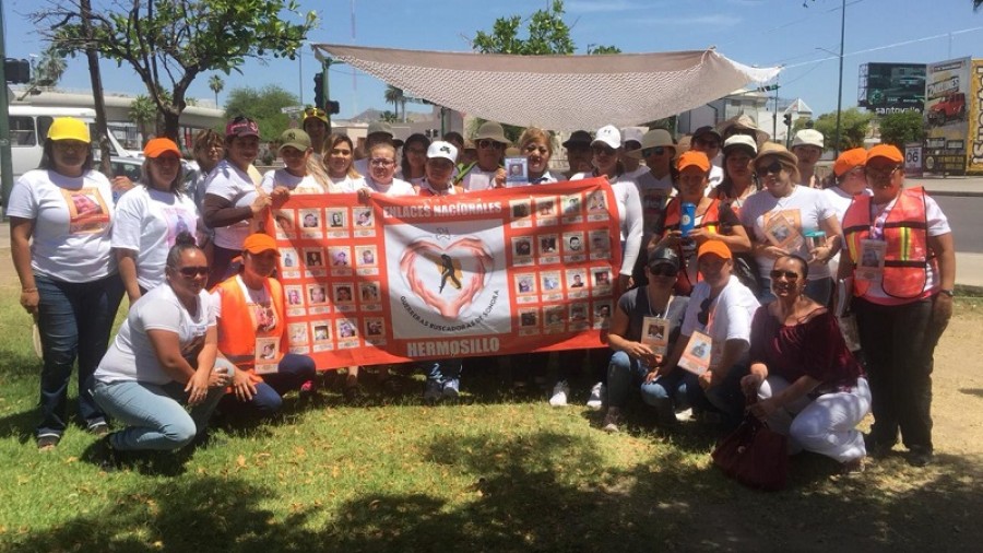 Guerreras Buscadoras realizan colecta de herramientas en la Plaza Emiliana de Zubeldía en Hermosillo