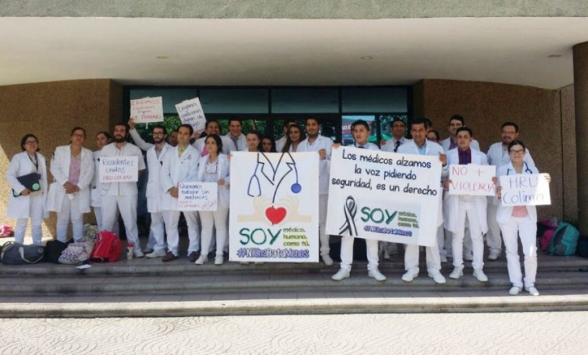 Médicos de Colima se suman al paro nacional .