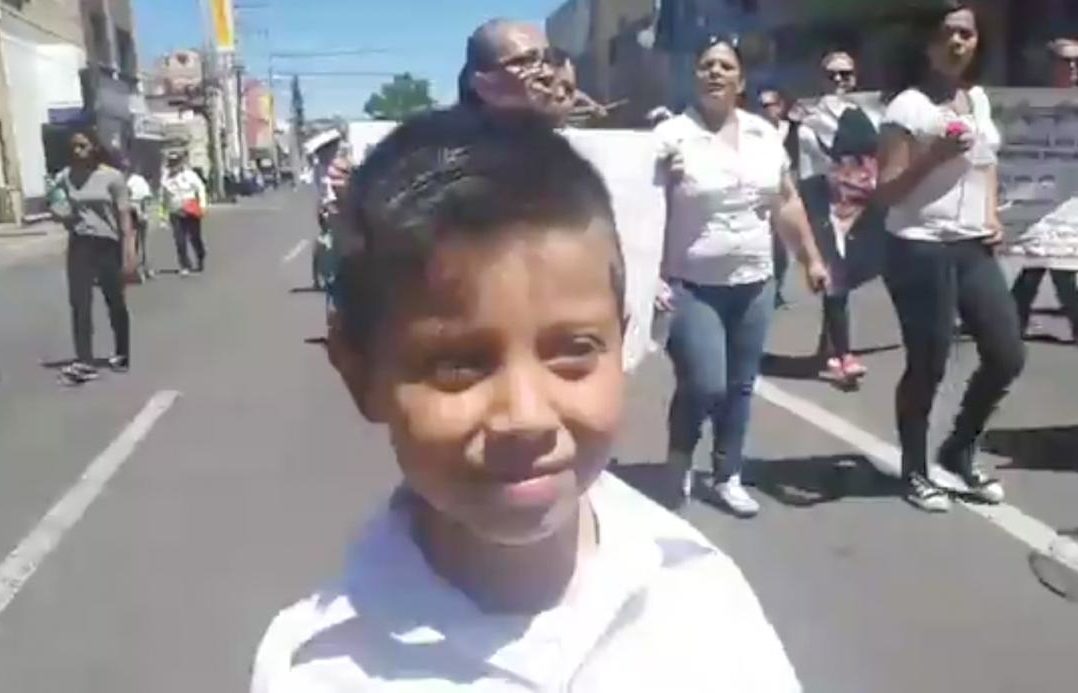 Jayden, el “rastreador” más pequeño, busca a su madre desaparecida (Sonora)