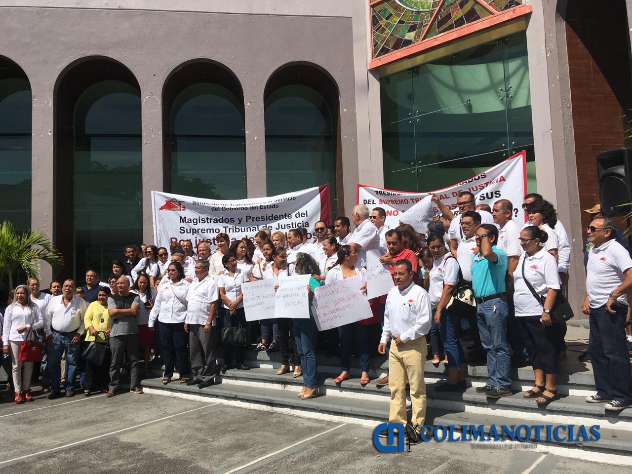 Protestan trabajadores del STJE por falta de pago de incremento salarial