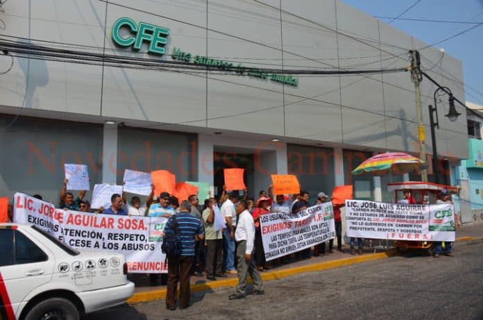 Protesta contra la CFE por abuso en el servicio (Campeche)