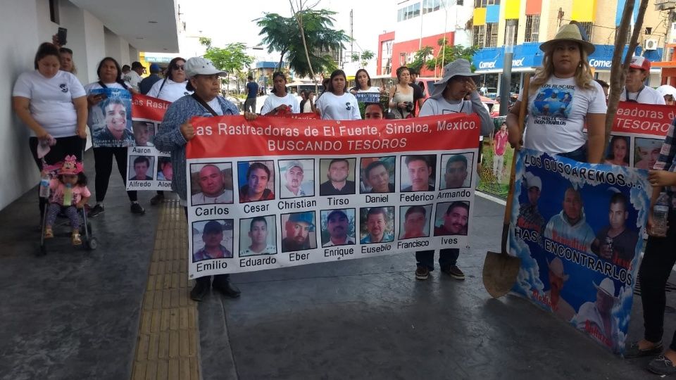 Rastreadoras marchan por sus hijos desaparecidos (Sinaloa)