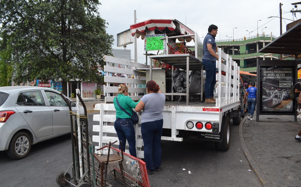 Piden a Monterrey continuar con “limpia” de informales (Nuevo León)