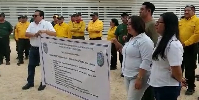 Empleados de Conafor protestan en Cancún por recortes presupuestales y carencia de equipos