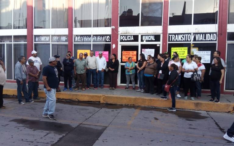 Extrabajadores toman la Presidencia Municipal de Tepehuanes