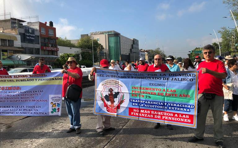 Exigen pensionados sanciones a quienes provocaron quebranto de finanzas de Ipejal (Jalisco)